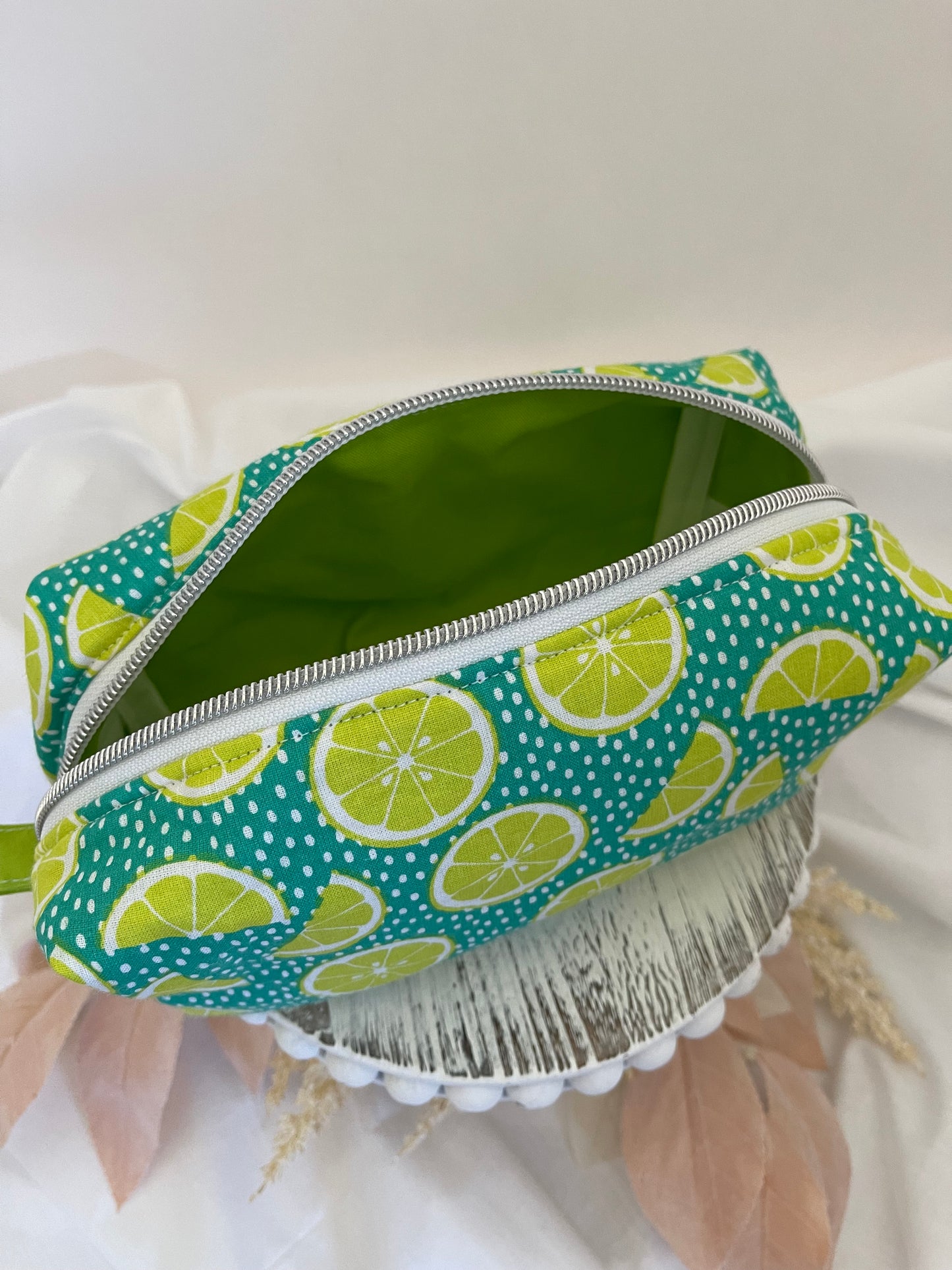 Medium Lime Slice Print Cosmetic Bag