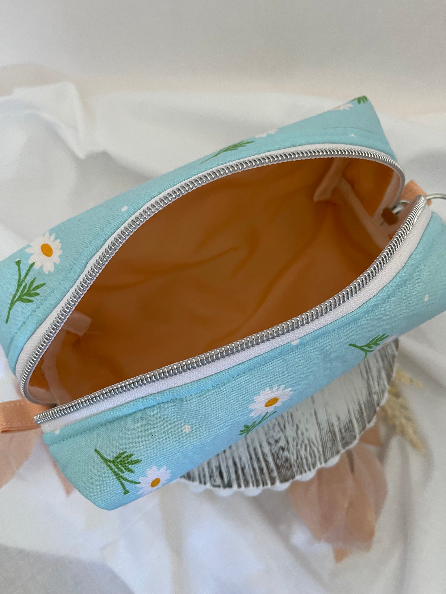 Medium Daisy Print Cosmetic Bag