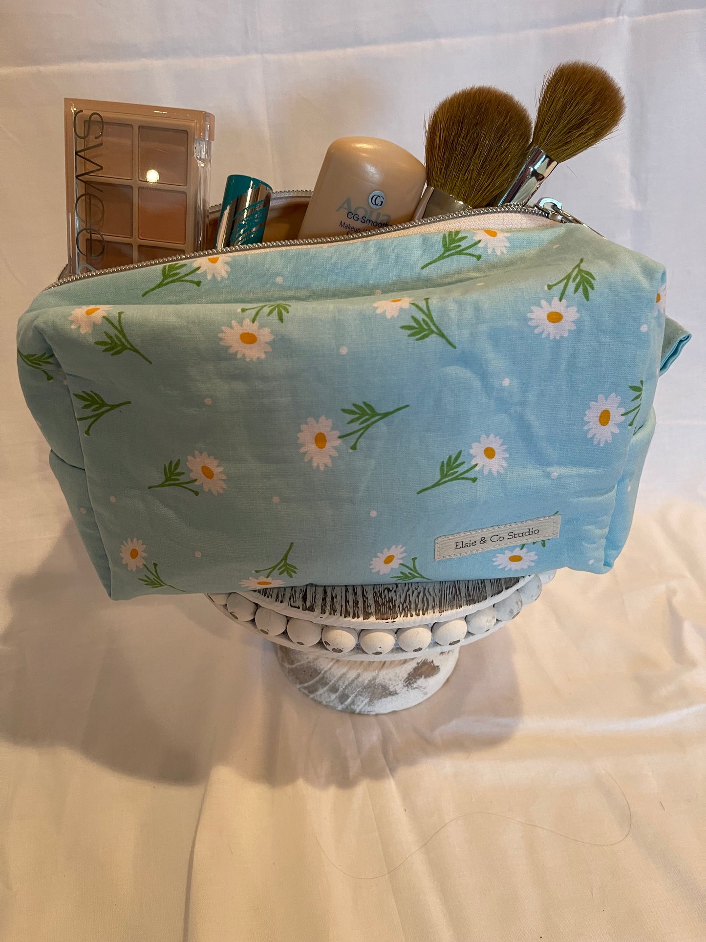 Large Daisy Print Cosmetic Bag