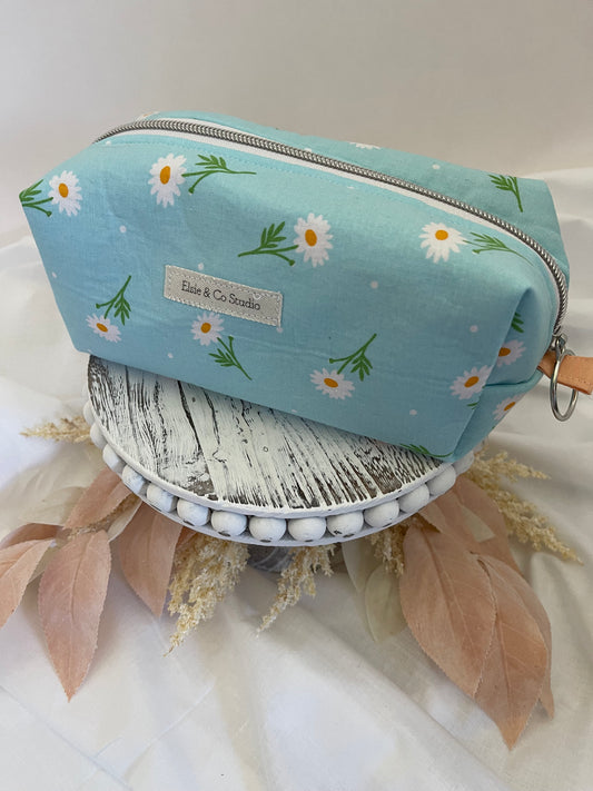 Medium Daisy Print Cosmetic Bag